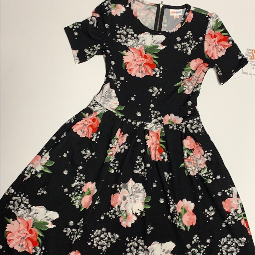 NWT LULAROE AMELIA DRESS